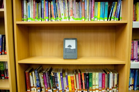 Public Classrooms Say Goodbye Textbooks, Hello e-Texts Public Classrooms Say Goodbye Textbooks, Hello e-Texts