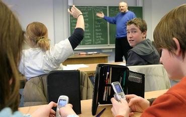 Should Public Schools Ban Cell Phones?