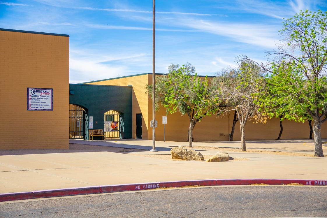 Desert Vista Elementary School Photo #1 - Front of Campus